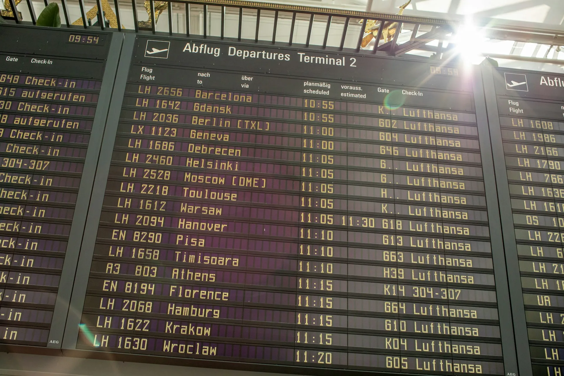How Do I Check My Flight Details & Status?